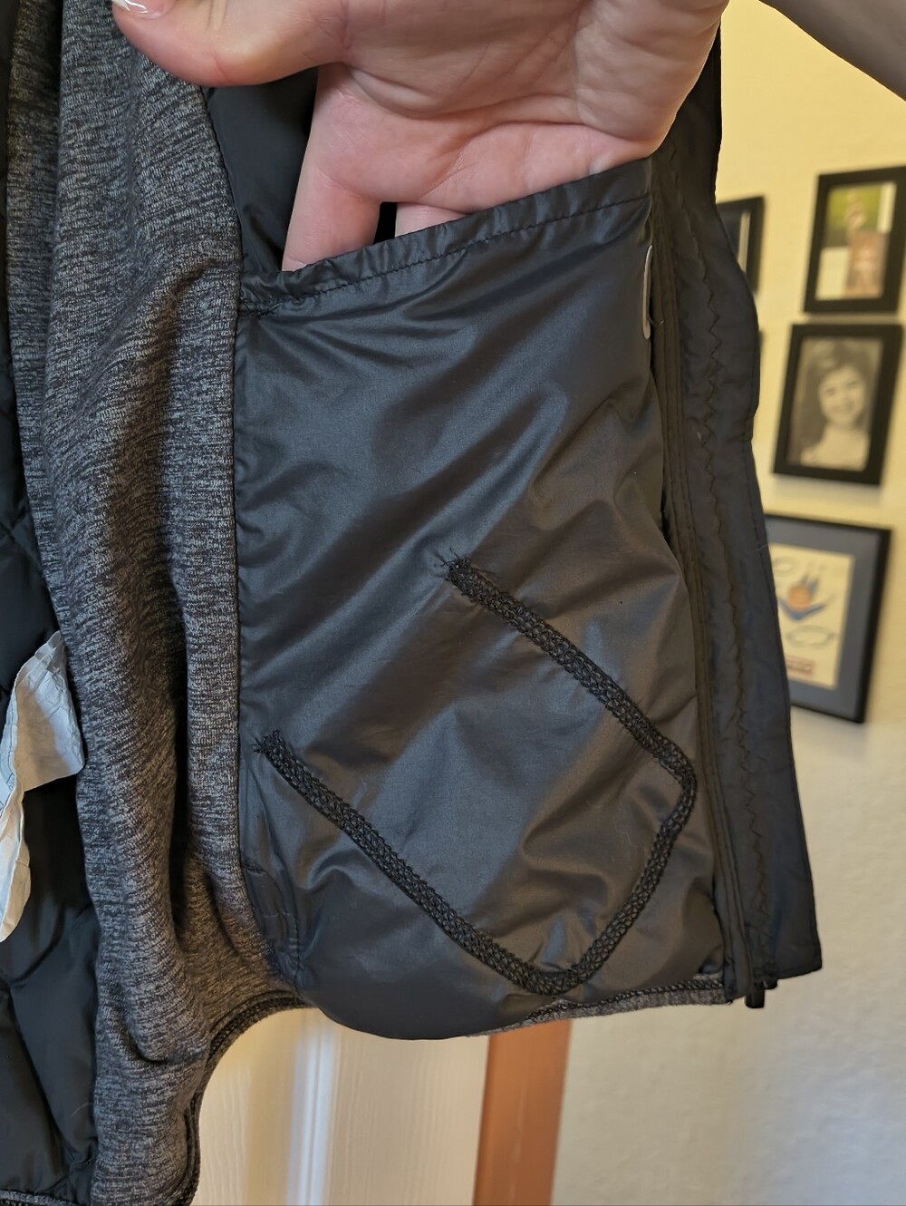 Lululemon Black Quilted Insulated Running Vest Size 8 Stretch Fleece Panels - Picture 15 of 16